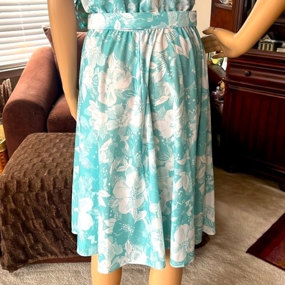 Vintage California Looks Belted Short-Sleeved Aqua White Sun Dress - Picture 9 of 13